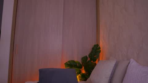 Snapshot of emiily_bell chatting on September 13, 2025, 11:43 am    online show from September 13, 2025, 11:43 am