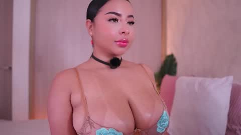 Snapshot of emiily_bell chatting on October 16, 2025, 7:26 pm    online show from October 16, 2025, 7:26 pm