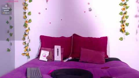 Snapshot of emiily_curly chatting on March 18, 2026, 10:29 am Emily online show from March 18, 2026, 10:29 am