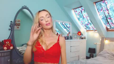 Snapshot of emilachat chatting on March 11, 2025, 9:45 am Emila online show from March 11, 2025, 9:45 am