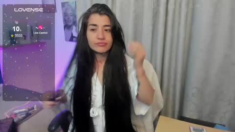 emilayton_ online show from January 24, 2025, 3:43 am