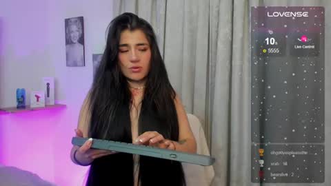 emilayton_ online show from January 24, 2025, 9:49 am