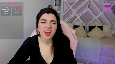 emilayton_ online show from November 3, 2025, 9:38 pm