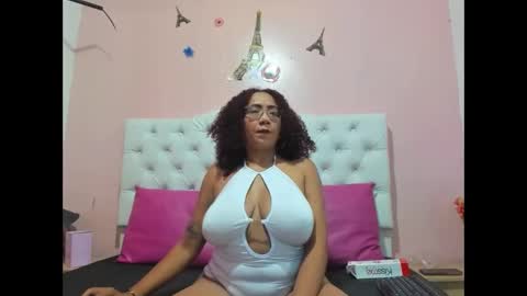 emili cute1 online show from May 9, 2026, 5:51 pm