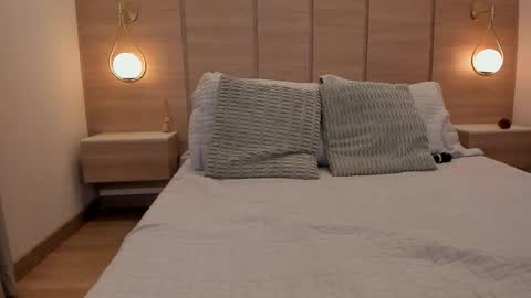 emilia_1040 online show from April 10, 2026, 1:27 pm