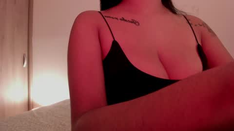 Snapshot of emilia_ghendle chatting on January 21, 2025, 1:32 pm Emilia Big Boobs online show from January 21, 2025, 1:32 pm