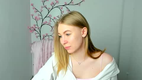 Emilia online show from May 20, 2026, 5:46 am