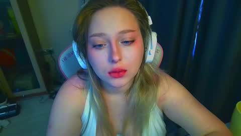 Snapshot of emiliaaah chatting on February 26, 2026, 9:19 am emiliaaah online show from February 26, 2026, 9:19 am