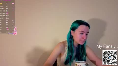 Snapshot of emilly_20 chatting on June 14, 2026, 9:39 pm Emily online show from June 14, 2026, 9:39 pm