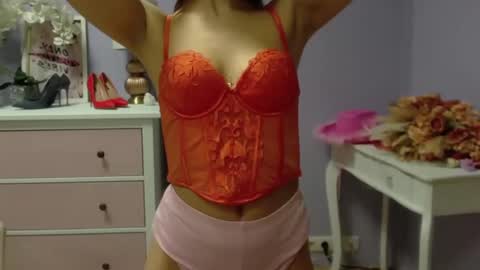 Snapshot of emilly_lust99 chatting on January 14, 2025, 10:48 am Emilly online show from January 14, 2025, 10:48 am