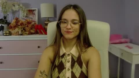 Snapshot of emilly_lust99 chatting on February 8, 2025, 11:33 am Emilly online show from February 8, 2025, 11:33 am