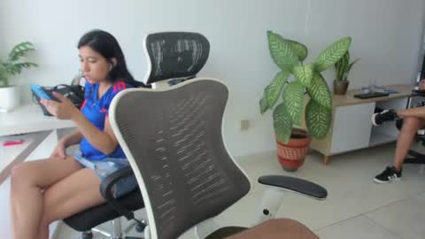 Snapshot of emillybrowm chatting on July 3, 2026, 2:01 pm Emilly online show from July 3, 2026, 2:01 pm