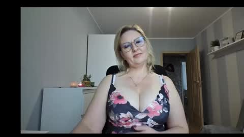 EmillyLove online show from February 6, 2026, 8:51 am