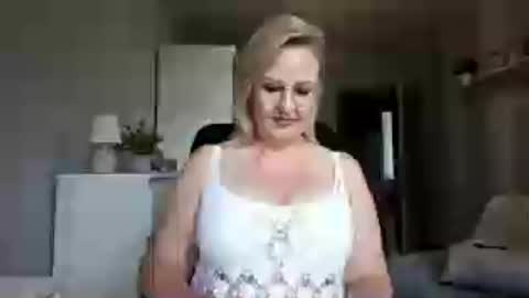 EmillyLove online show from July 17, 2026, 6:42 am