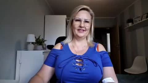 EmillyLove online show from July 20, 2026, 7:44 am