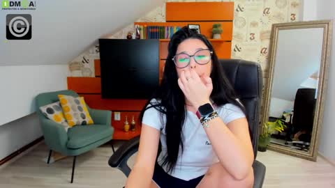 EmillyTaylor online show from February 5, 2025, 7:50 am