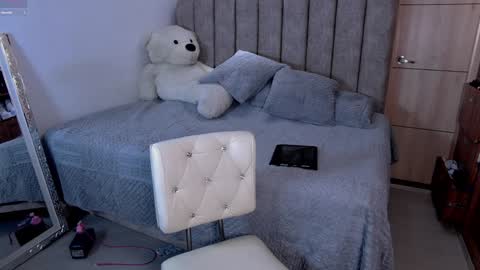  emily valentina     online show from October 28, 2025, 12:14 am