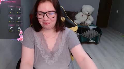 Snapshot of emily_amorre chatting on November 9, 2025, 3:54 pm Emily 3 online show from November 9, 2025, 3:54 pm