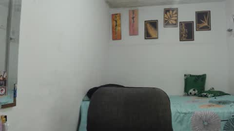 Snapshot of emily_babybo chatting on October 15, 2025, 9:31 am Emily online show from October 15, 2025, 9:31 am