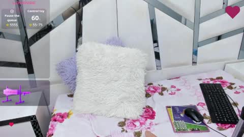 emily_collins1_ online show from April 7, 2026, 6:36 am