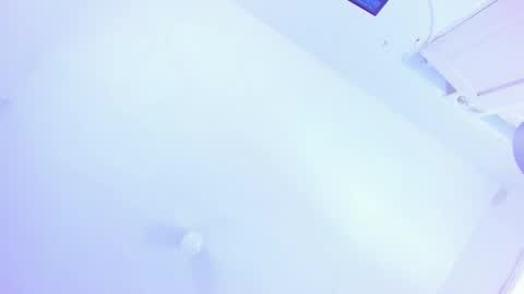 Emi  online show from January 22, 2025, 8:06 pm