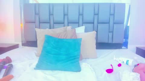 Emi  online show from January 24, 2025, 8:22 pm