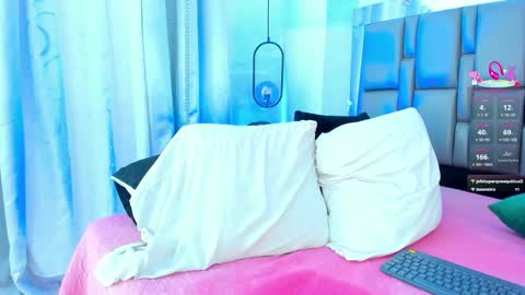 Emi  online show from October 11, 2025, 5:22 pm