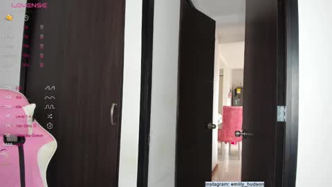 independet model online show from December 4, 2024, 6:50 pm