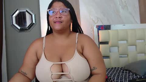 emily_jhonsson_ online show from May 18, 2026, 12:11 pm