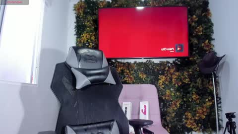 emily_palmeer online show from April 19, 2026, 11:42 am