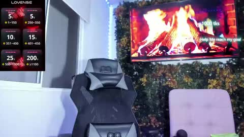 emily_palmeer online show from May 19, 2026, 10:21 am