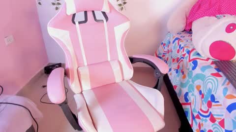 Snapshot of emily_restrepoo chatting on October 11, 2025, 6:12 am Emily online show from October 11, 2025, 6:12 am