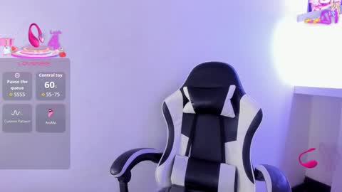 Snapshot of emily_rosse04 chatting on March 13, 2026, 11:50 am online show from March 13, 2026, 11:50 am