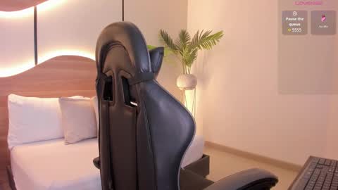 emily_tolson online show from November 27, 2025, 7:05 pm