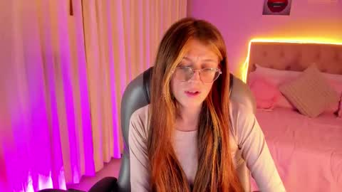 emily_warren__ online show from March 30, 2026, 8:21 pm