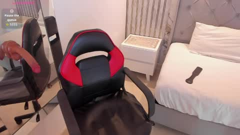  E M Y L Y  online show from April 22, 2026, 1:01 pm