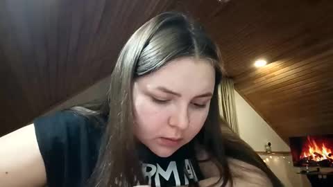 emilyar online show from April 21, 2026, 7:50 pm