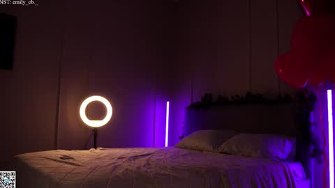 Snapshot of emilybatee chatting on February 24, 2025, 5:20 pm emilybatee online show from February 24, 2025, 5:20 pm