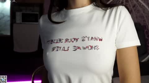 Snapshot of emilybatee chatting on September 22, 2025, 5:59 pm emilybatee online show from September 22, 2025, 5:59 pm