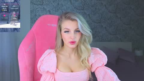 Snapshot of emilydancee chatting on February 6, 2025, 5:03 am emilydancee online show from February 6, 2025, 5:03 am