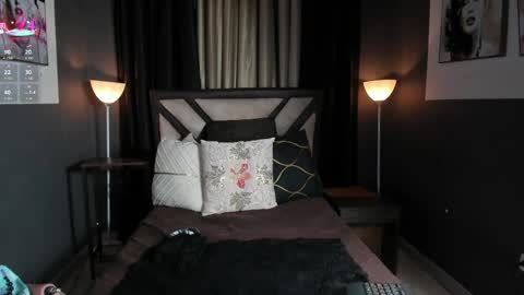 Emily Jhonson online show from September 17, 2025, 1:02 pm