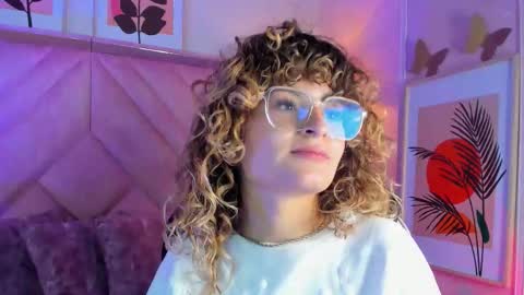 Emilyjonnes  online show from March 12, 2026, 8:37 pm