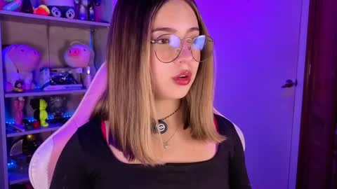 VALEEEN online show from May 14, 2026, 2:46 pm