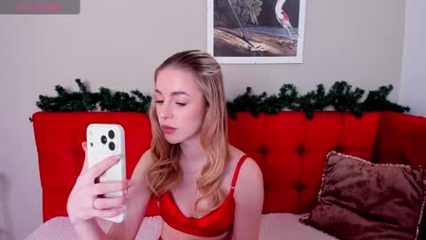 Snapshot of emilymagnificent chatting on December 19, 2025, 1:45 am emilymagnificent online show from December 19, 2025, 1:45 am