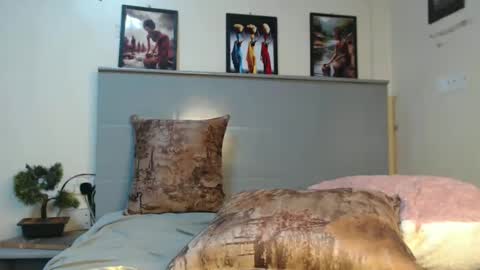 Emilly online show from February 26, 2025, 10:31 pm