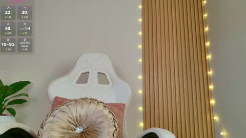 Emily  online show from November 9, 2025, 9:51 am