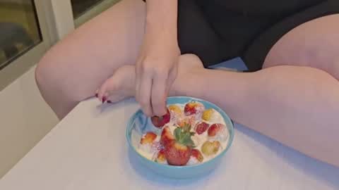 Summer 3 online show from November 30, 2025, 1:37 pm