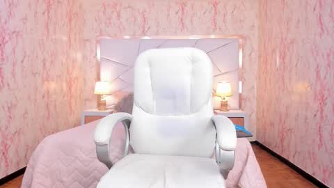 Emily  2200 - 600GMT-5 online show from October 5, 2025, 9:13 pm