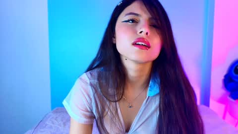 Snapshot of emilywithe_ chatting on February 3, 2025, 3:53 am online show from February 3, 2025, 3:53 am