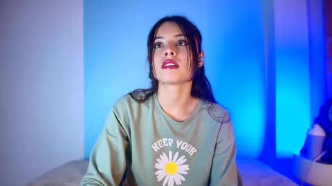 Snapshot of emilywithe_ chatting on February 21, 2025, 3:12 am online show from February 21, 2025, 3:12 am